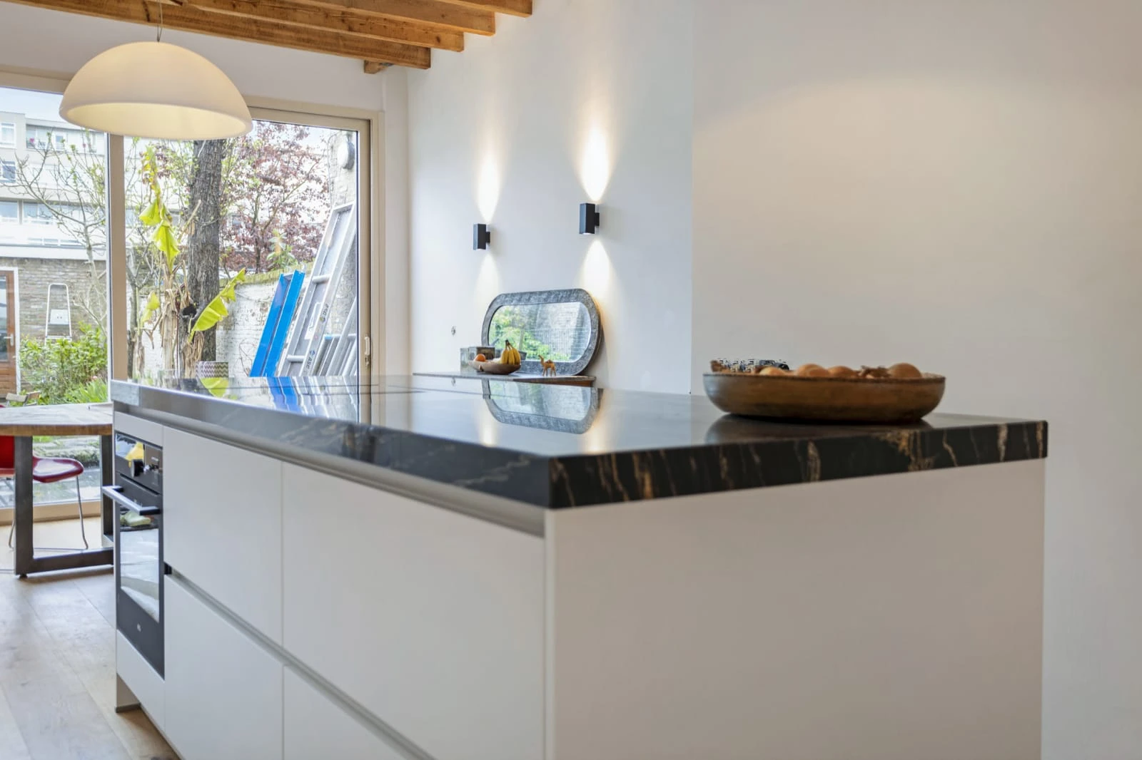Eigen project: lichte keuken en donkere natuursteen